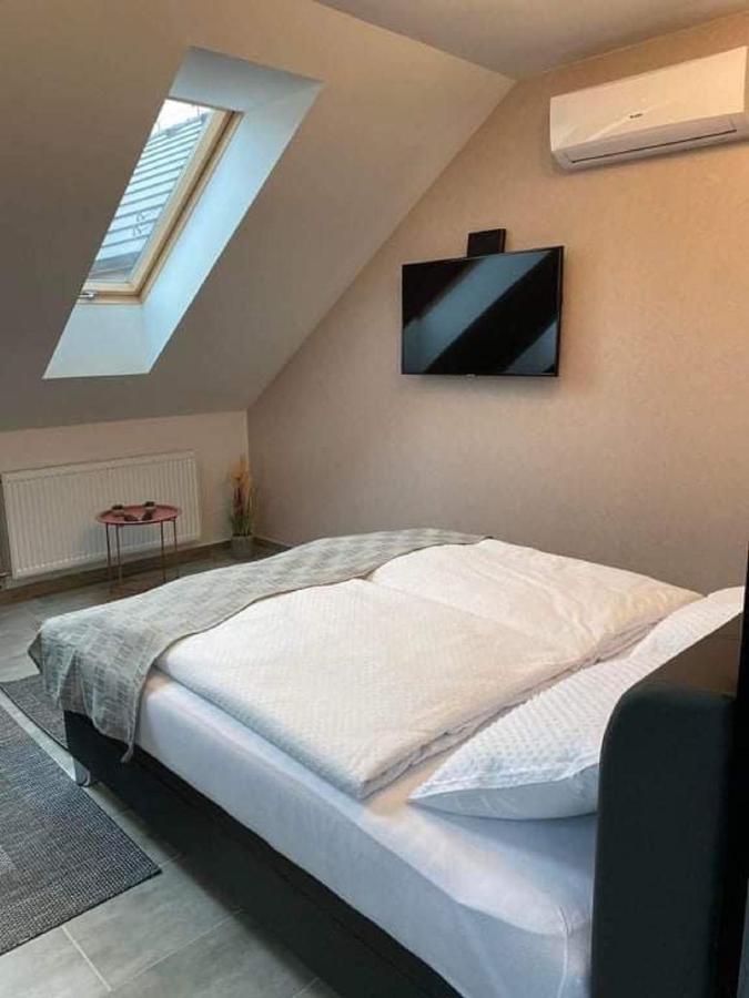 Appartement Gréta Lux Apartman à Hajdúszoboszló Extérieur photo